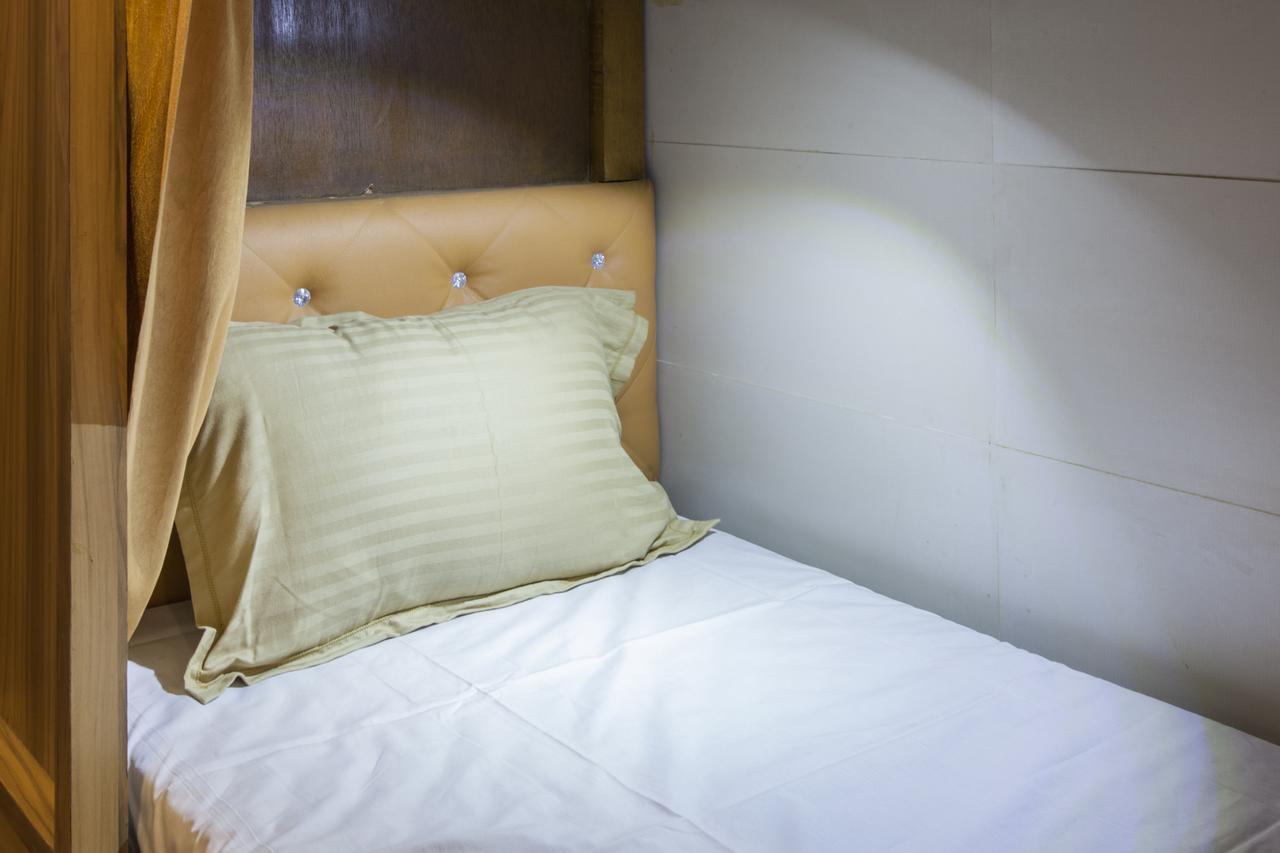 Abza Deluxe Dormitory Mumbai Luaran gambar